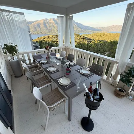 Ellara With A Fantastic View Apartman *