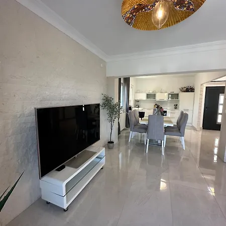 Apartman Ellara With A Fantastic View