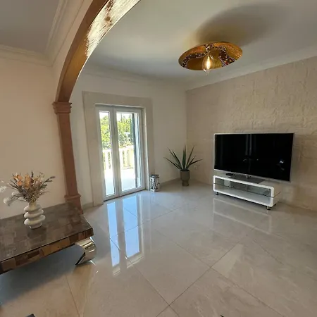 Apartman Ellara With A Fantastic View *