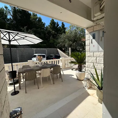 Ellara With A Fantastic View Apartman
