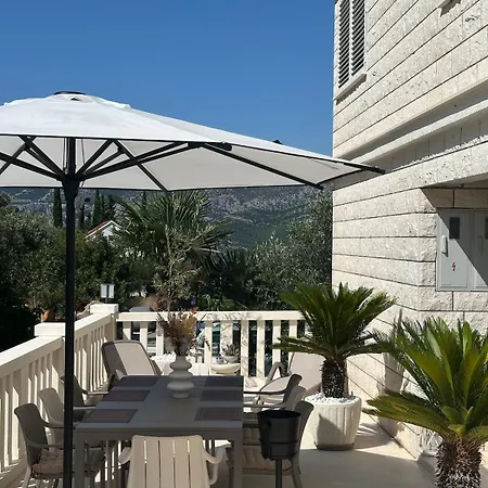 Ellara With A Fantastic View Apartman *