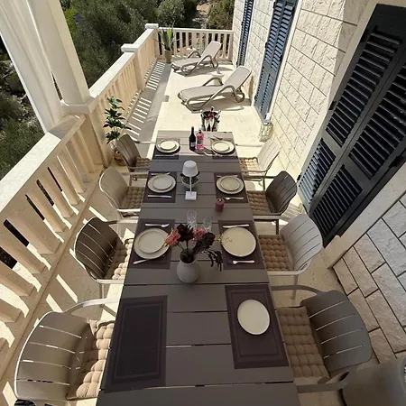 Apartman Ellara With A Fantastic View *