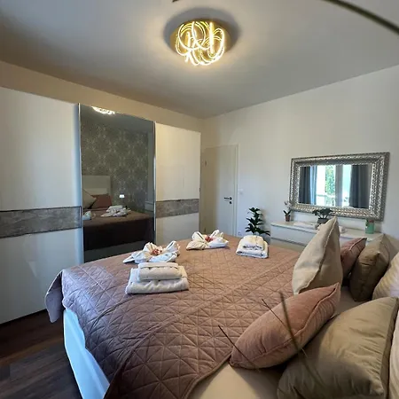 Ellara With A Fantastic View Apartman