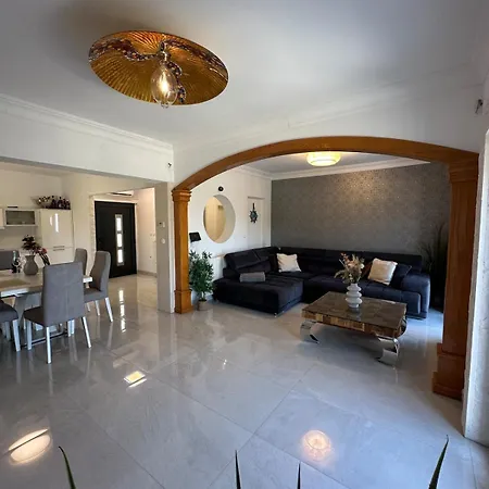 Ellara With A Fantastic View *