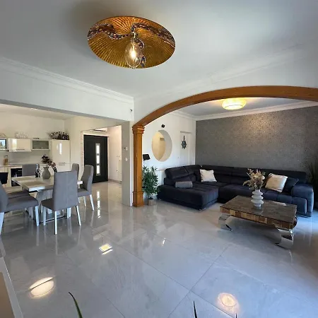 Διαμέρισμα Ellara With A Fantastic View Zrnovo