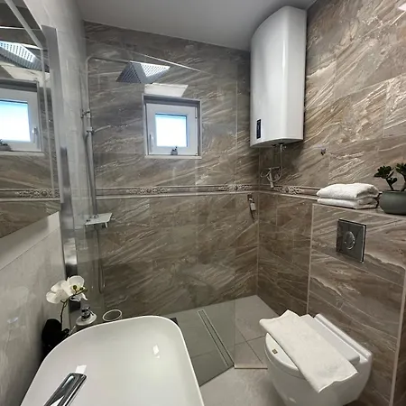 Ellara With A Fantastic View