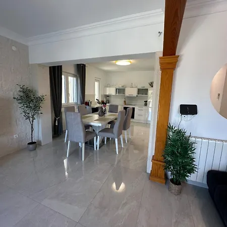 Διαμέρισμα Ellara With A Fantastic View Zrnovo