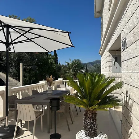 Ellara With A Fantastic View *