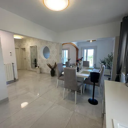 Ellara With A Fantastic View Διαμέρισμα